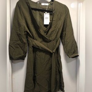 Mango Olive Green midi dress.  Size XS/2
Brand New With Tags